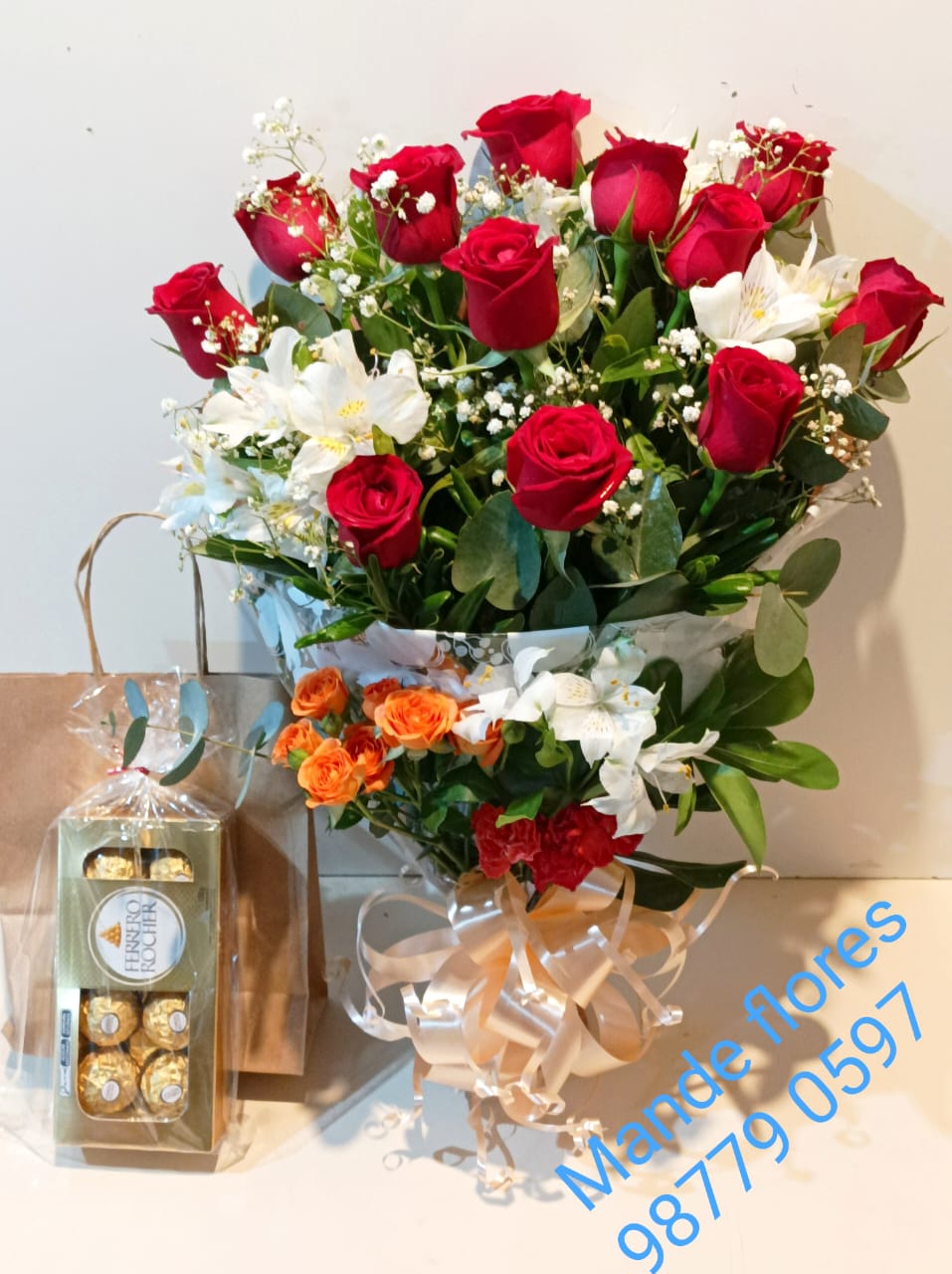 6921 Conjunto de rosas com Ferrero