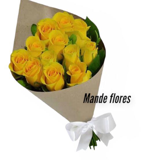 Buquê com 12 rosas amarelas