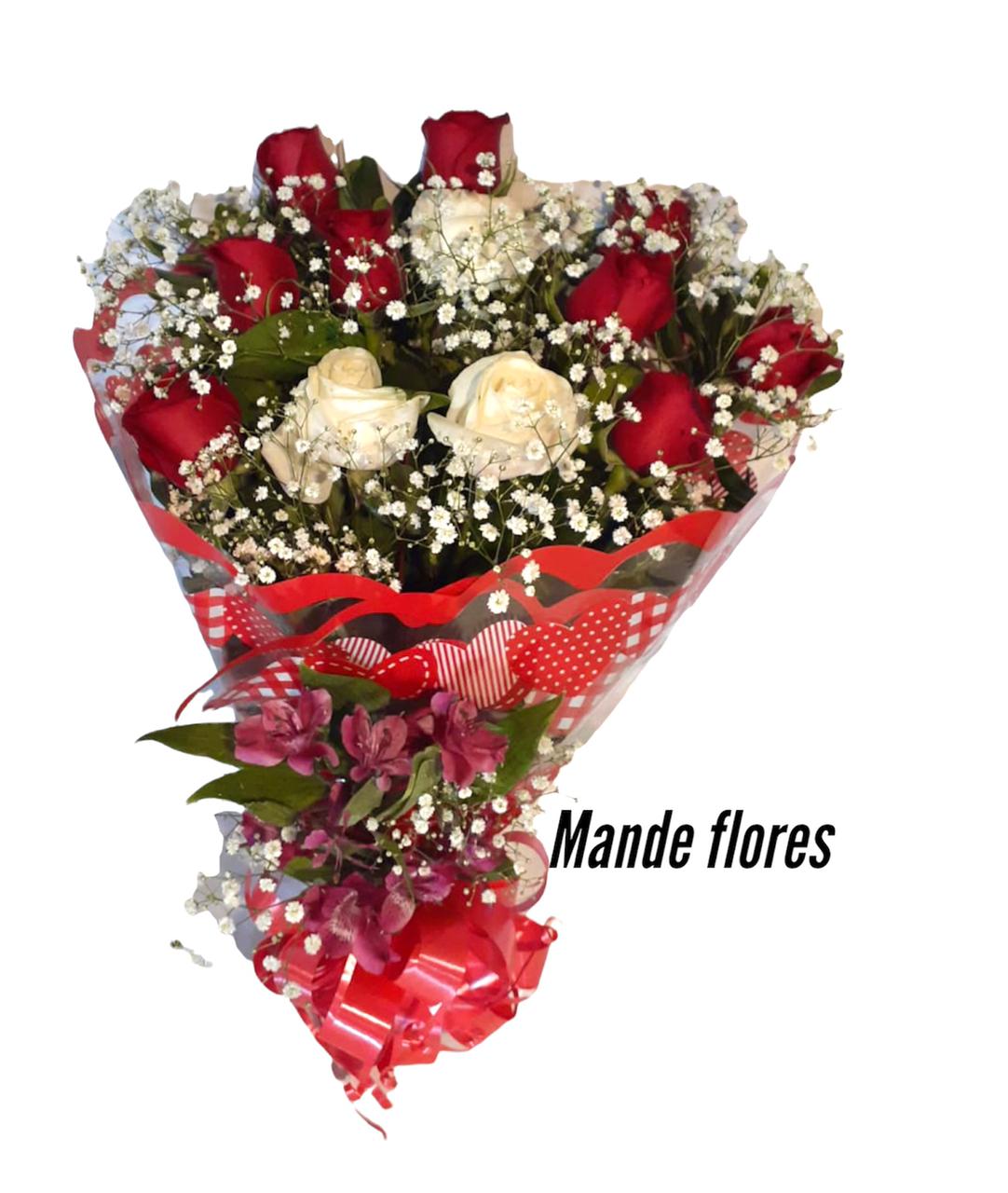 Arranjo com 12 rosas