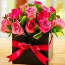 Arranjo na caixa com rosas