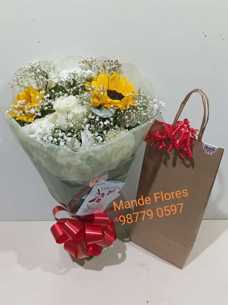 Flores mistas com chocolate