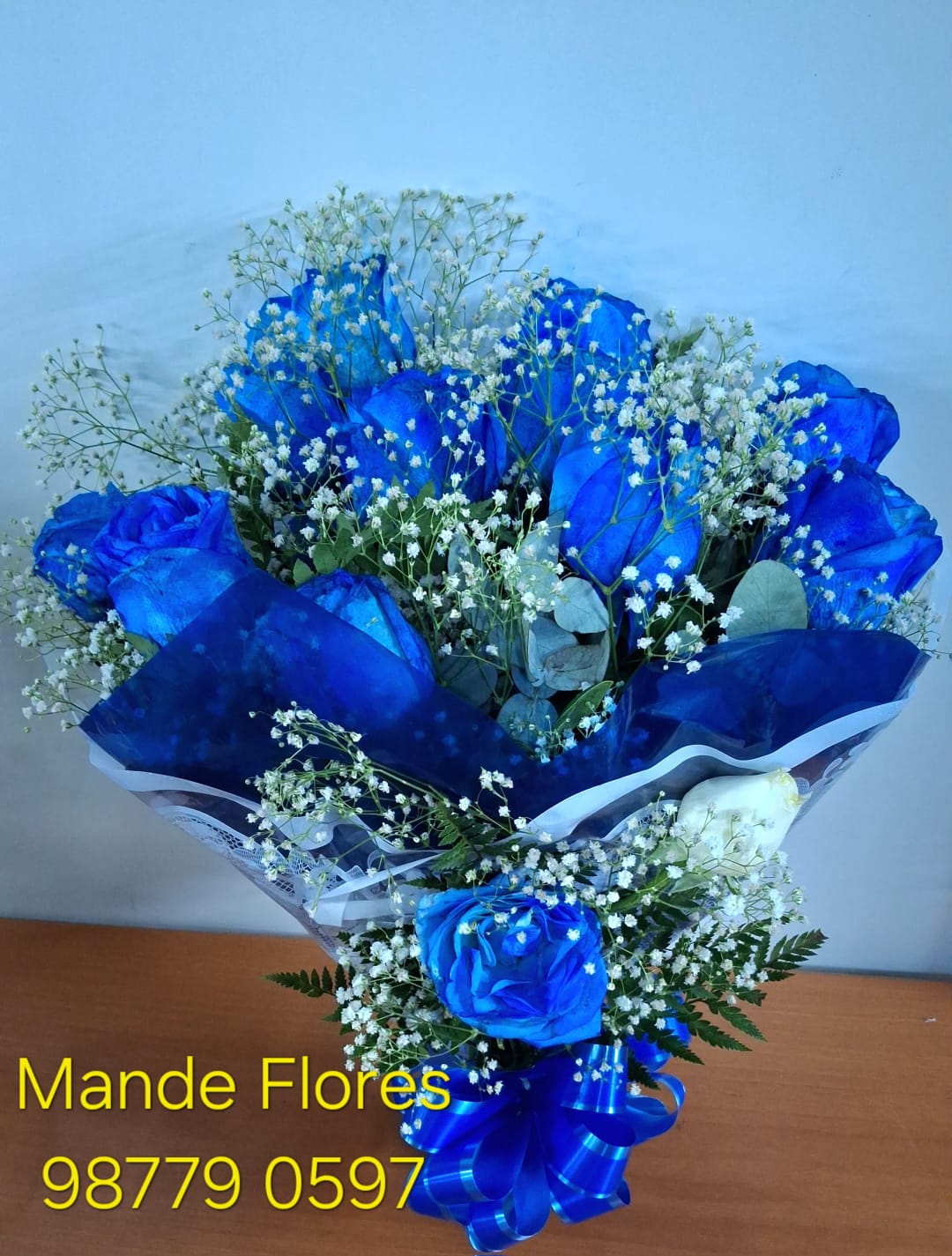 Arranjo de rosas azuis